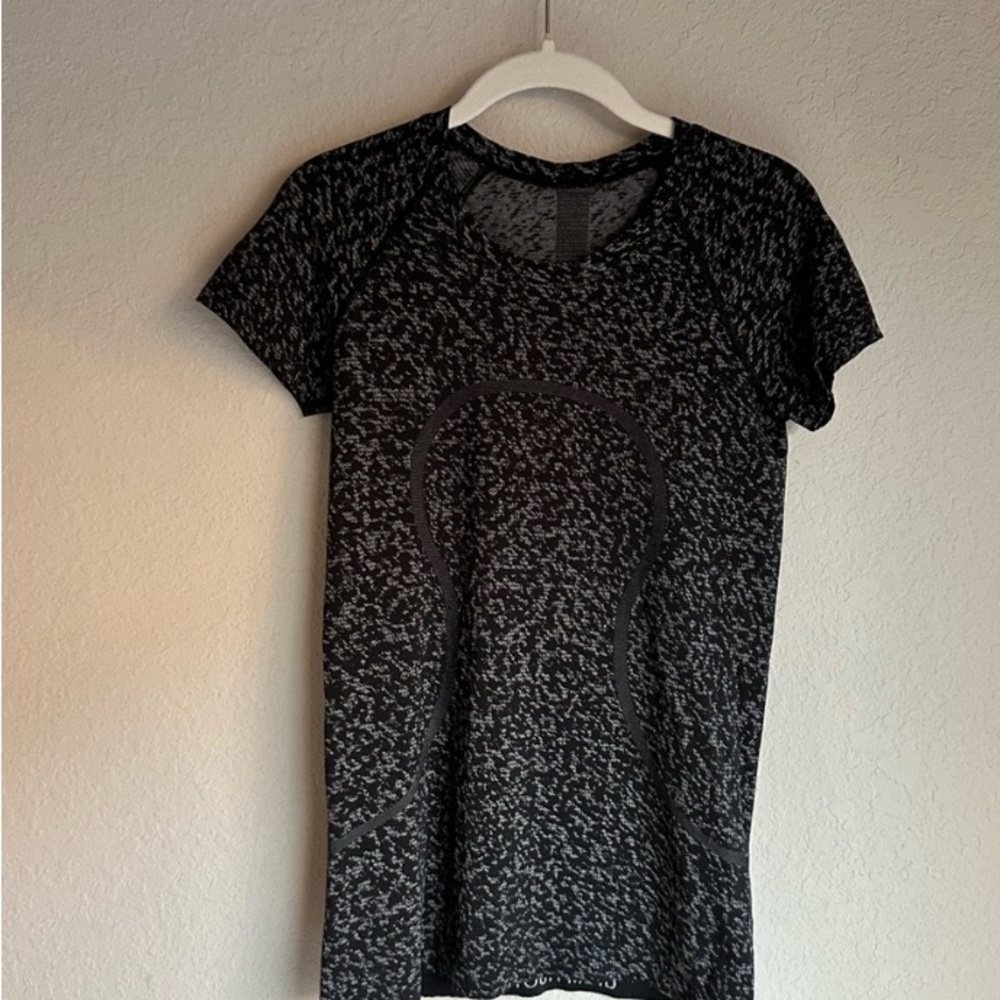 Lululemon Swiftly Tech Short Sleeve Shirt 2.0
Distorted Static Black Alpine, EUC - Picture 5 of 7